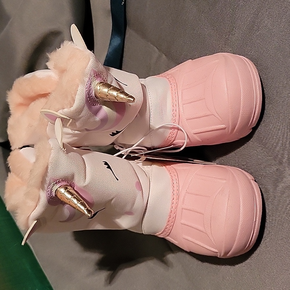 Nwt girls  boots